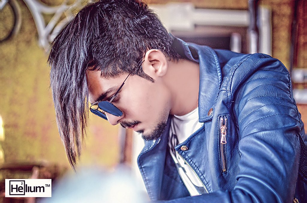 aftabhussainn's tweet photo. My fans π― and my hairs ππ»ββοΈare increasing β¬οΈβ¬οΈday by day β€οΈπMashaALLAH
#helium #heliumformen #loveisintheair https://t.co/CfW7yrMK3h