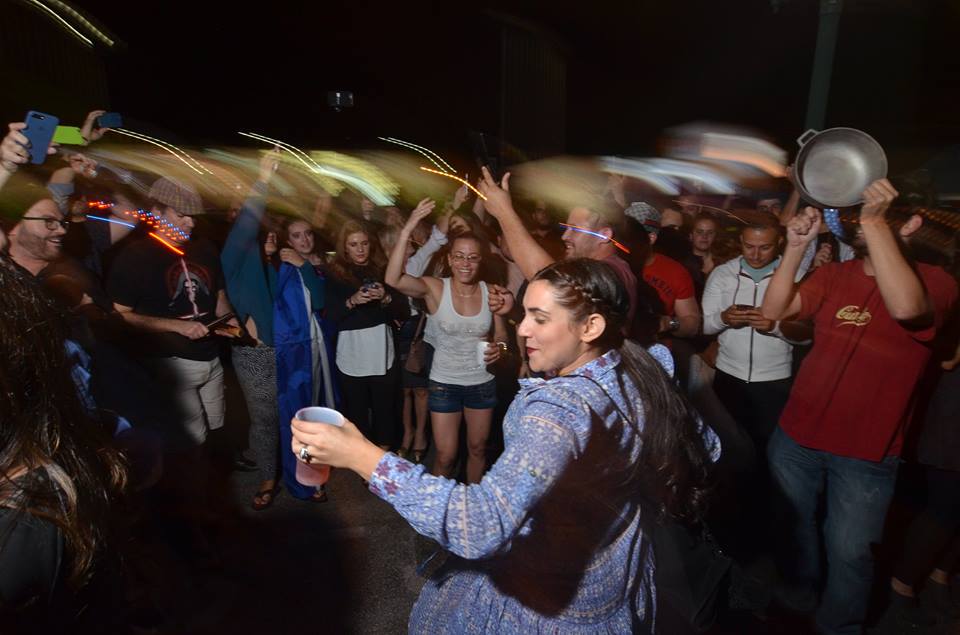NewzzerRo's tweet photo. VIDEO: Mii de exilati #cubanezi sarbatoresc in #Miami moartea lui #FidelCastro 
#news #Stiri #BREAKING #Cuba 
https://t.co/ivUdgybQYE https://t.co/osPE0GJah9