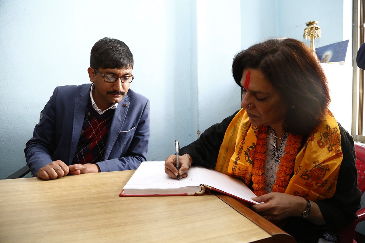 nepalpressunion's tweet photo. @IFJGlobal Vp Sabina Inderjit,GS @abellanger49 writing comments @nepalpressunion off Ktm with @shiwakotiab @UjjwalAcharya @ifjasiapacific. https://t.co/UQgK23c44W