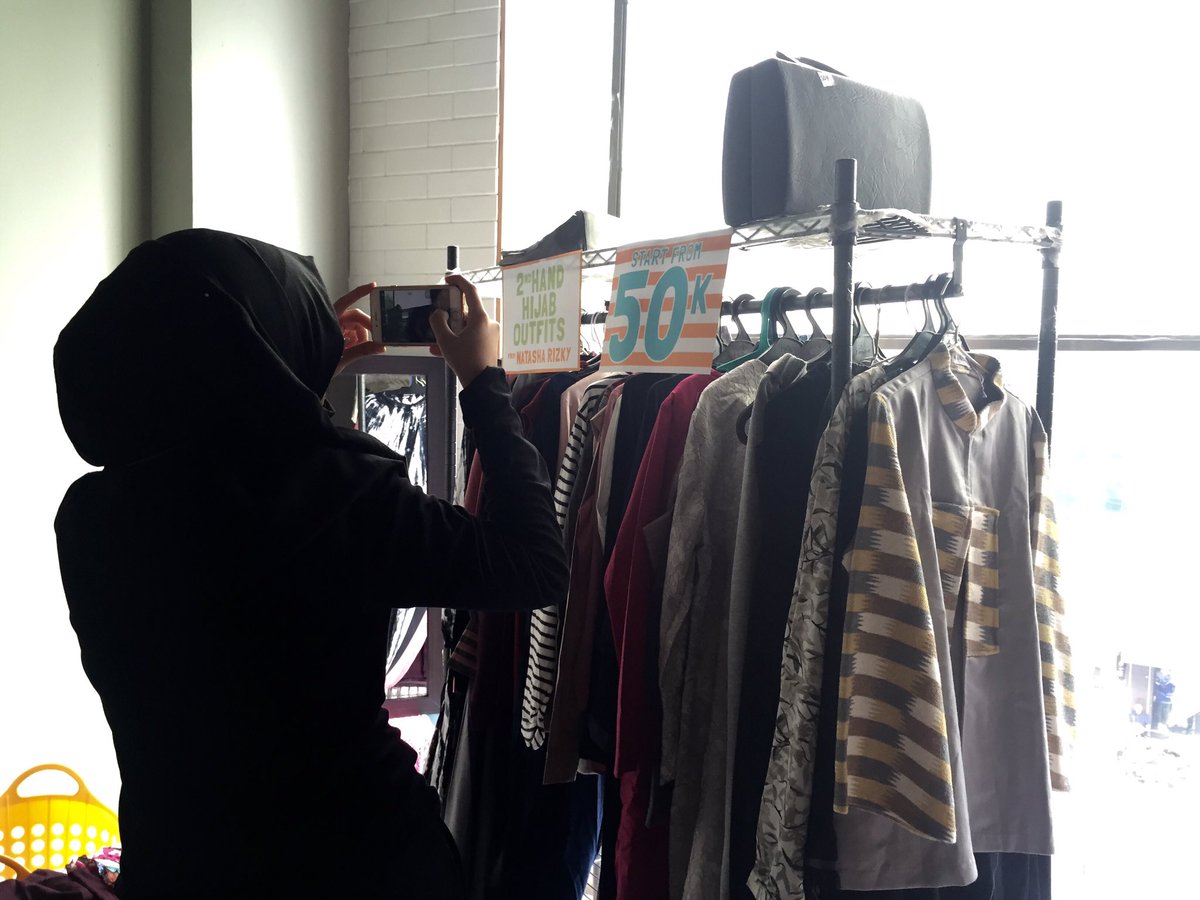 Tampil keren dengan baju hijab fashionable sumbangan <a href="/NatashaRizkinew/">Natasha Rizky</a> ini, mulai dr Rp 50 ribu aja! <a href="/TREEANGELO_/">Treeangelo Coffee</a>! #charitygaragesale