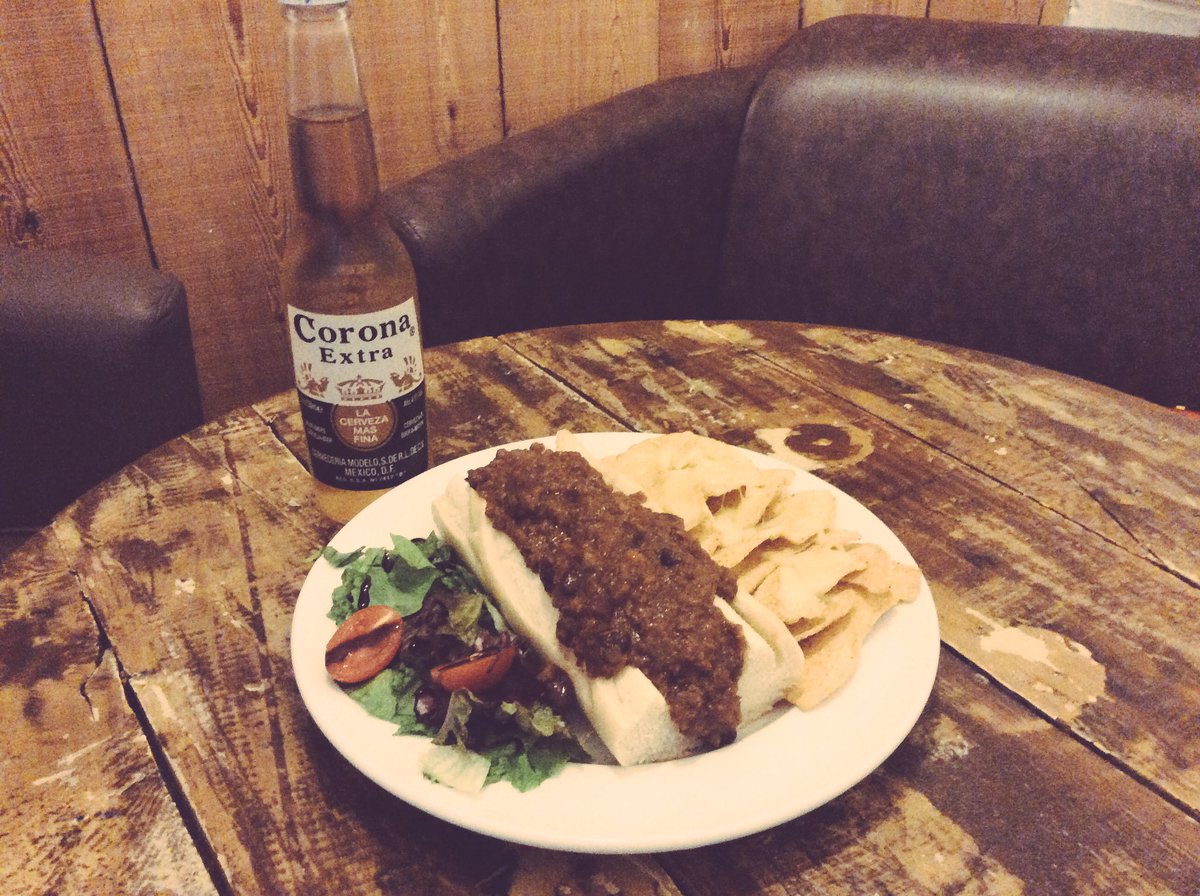Chilli dog special on today with cheesy nachos, add a #corona, its the #weekend !