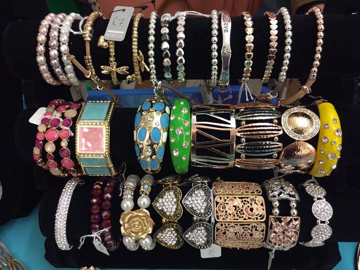 PrettyPrezzies's tweet image. We in #Aldham at the #VillageHall for #Christmas #shopping #gifts 10am-4pm