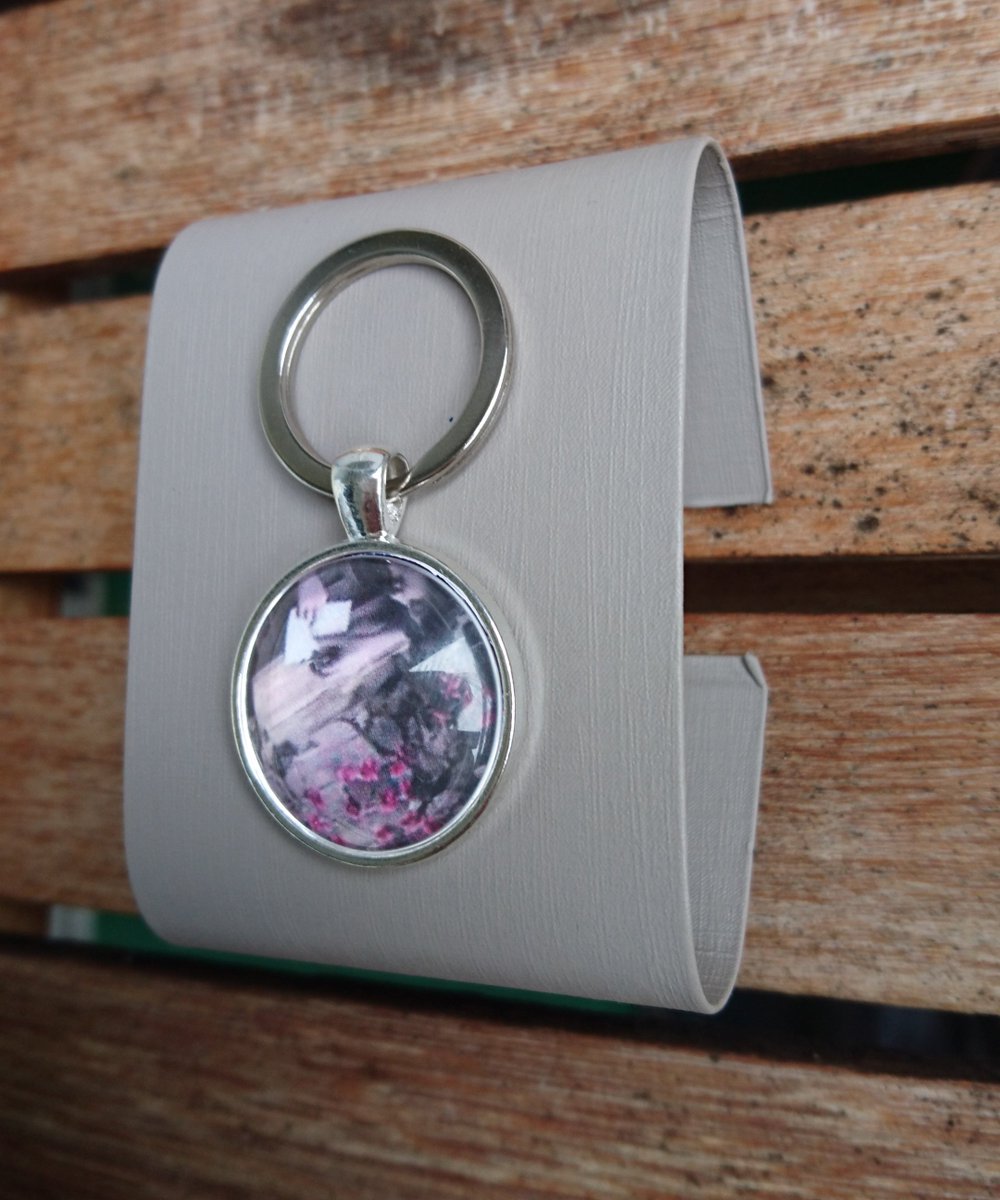 MyCustomPillow's tweet photo. Sleutelhanger met uw eigen foto (25x25mm)
1 stuk €6,92, 2 stuks 11,95 en 3 stuks voor €15,95!
Deze acties lopen tot 1 December. https://t.co/ccfe9aECxj