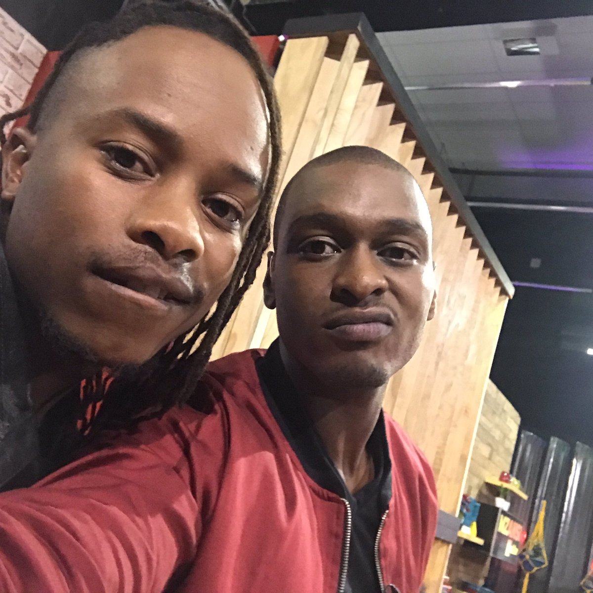 MzansiInsider's tweet photo. Thanks to @LumkoJohnson for joining us to discuss his @FeathersSA experience! You destroyed as host! #MzansiInsider https://t.co/8qlyHC5VvY