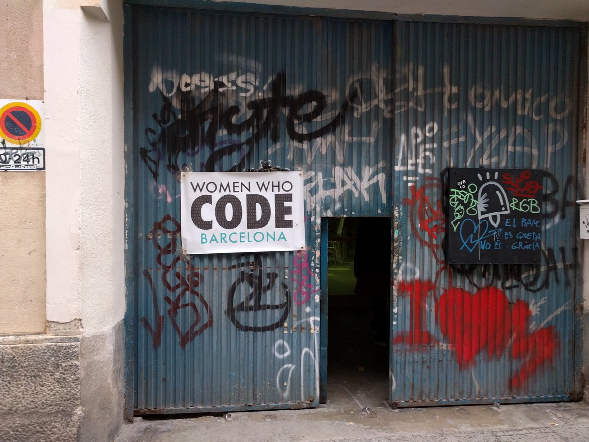 WWCodeBarcelona's tweet image. Getting it all set up #wwcodeBCN