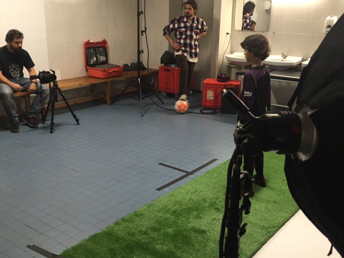 BarcaAcademy's tweet image. Avui toca dia de foto oficial a #FCBEscola Barcelona. Aneu assajant la vostra millor pose pels nostres càmeres!! ;-)