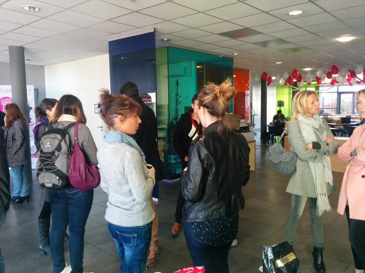 Et c'est parti pour une journée pour les filles <a href="/RailsGirlsStE/">Rails Girls StE</a> apprendre coder un site web \o/