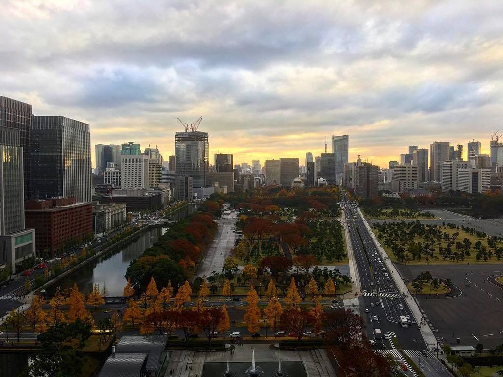 hyuneeEats's tweet photo. Ayeeee. Finally get to witness change in the color of the leaves on the trees😍🍂🍁#winterisc… https://t.co/1uCBQ4dydR https://t.co/XnbNUcLlZC