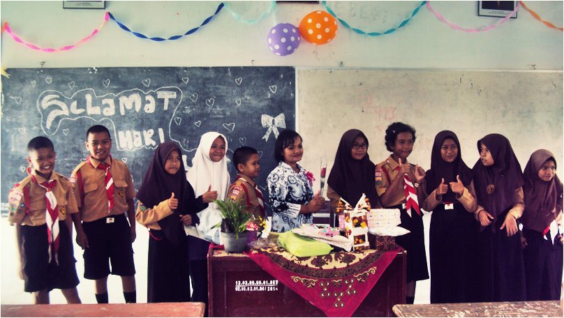 Trivany_Dioni08's tweet photo. Happy Teacher Day
25 november
#guru #kelas72 #25nov2016 #kece #surprise https://t.co/47nFcH7rbE