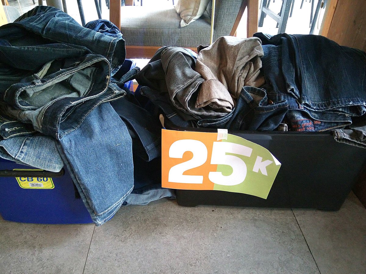 Jeans berbagai ukuran dan model hanya Rp 25 ribu! Todayonly! #CharityGarageSale <a href="/TREEANGELO_/">Treeangelo Coffee</a>