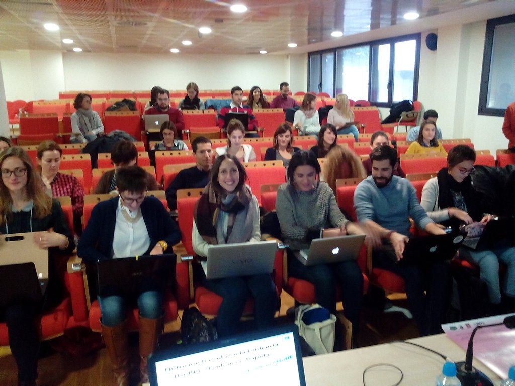 EvidNutrition's tweet photo. #EvidenceNuBE A punto de empezar el curso de Evidencias Rápidas en Castellón. 41 asistentes! https://t.co/4ioCQ5WAuC
