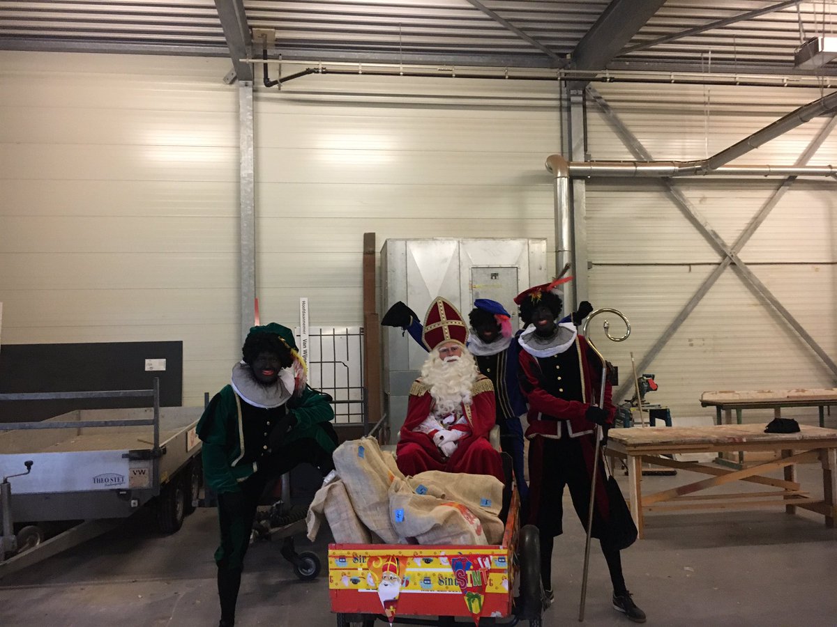 De sint en pieten van Van Wijnen! #sint #piet #vwhhw <a href="/VanWijnenGroep/">Van Wijnen</a>