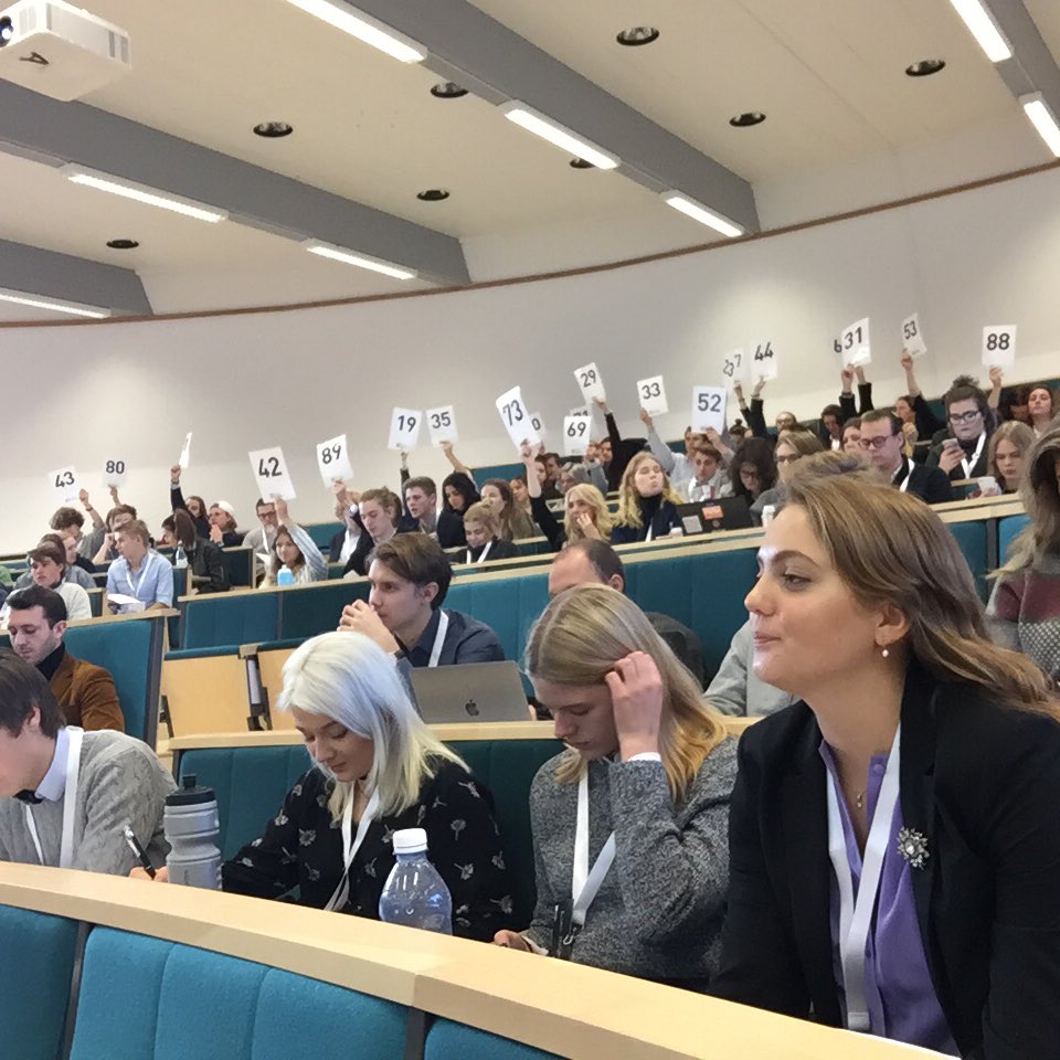 SveElevkarer's tweet photo. Spänningen stiger under #SEkongress. Sluten votering är ett användbart verktyg i den demokratiska processen #elevkår https://t.co/BcwFfoJO5e