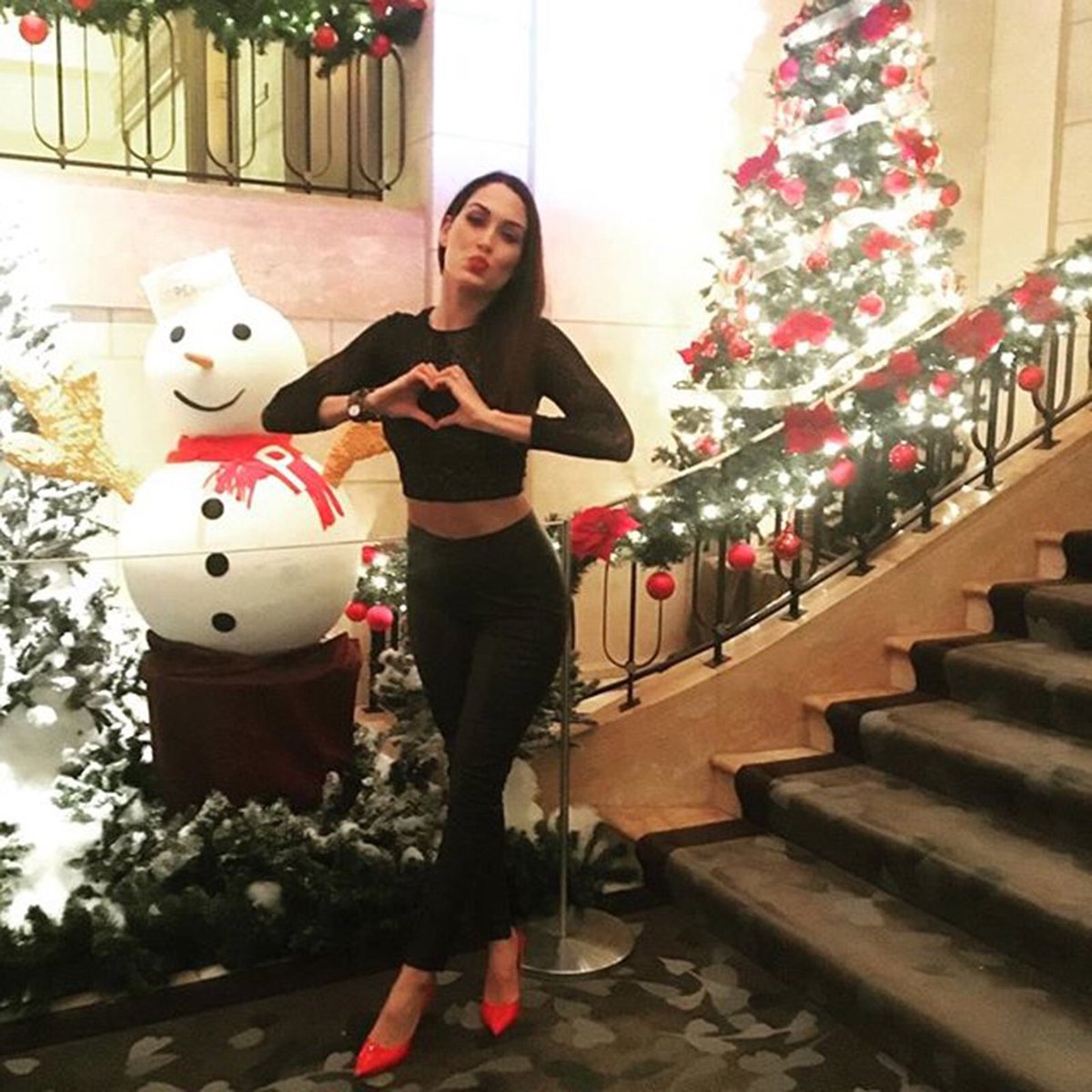 TheFieryBella's tweet photo. Spreading my holiday spirit 😘🎄 #happyholidays #christmas https://t.co/0Fe41XwnlZ