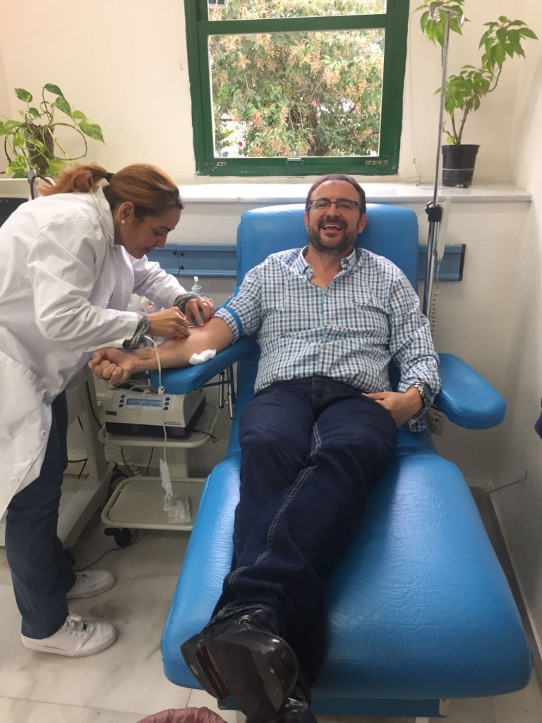santiagoaguero's tweet photo. El alumnado de ética empresarial donando sangre y médula. Pronto organizaremos en la sede de @ESICSevilla donación de todo el personal. https://t.co/IrZnZ7YS4N