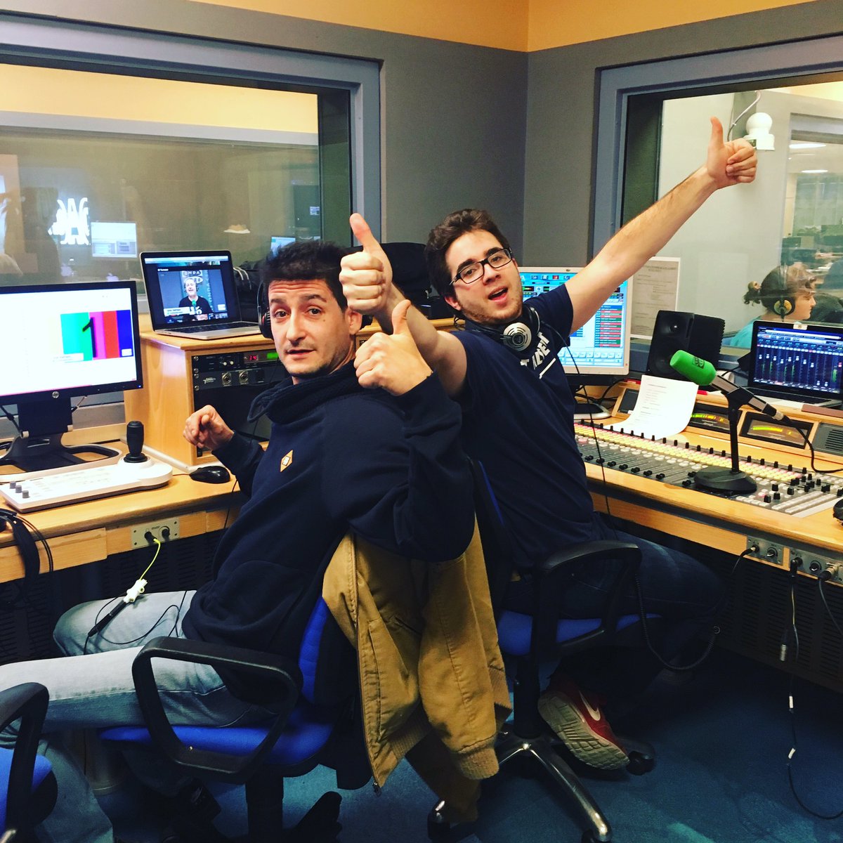 el_temazo's tweet photo. Que sería de nosotros sin nuestros técnicos ❤️ #JorgeZamorano #DJSisto https://t.co/6eoGfIzHhv