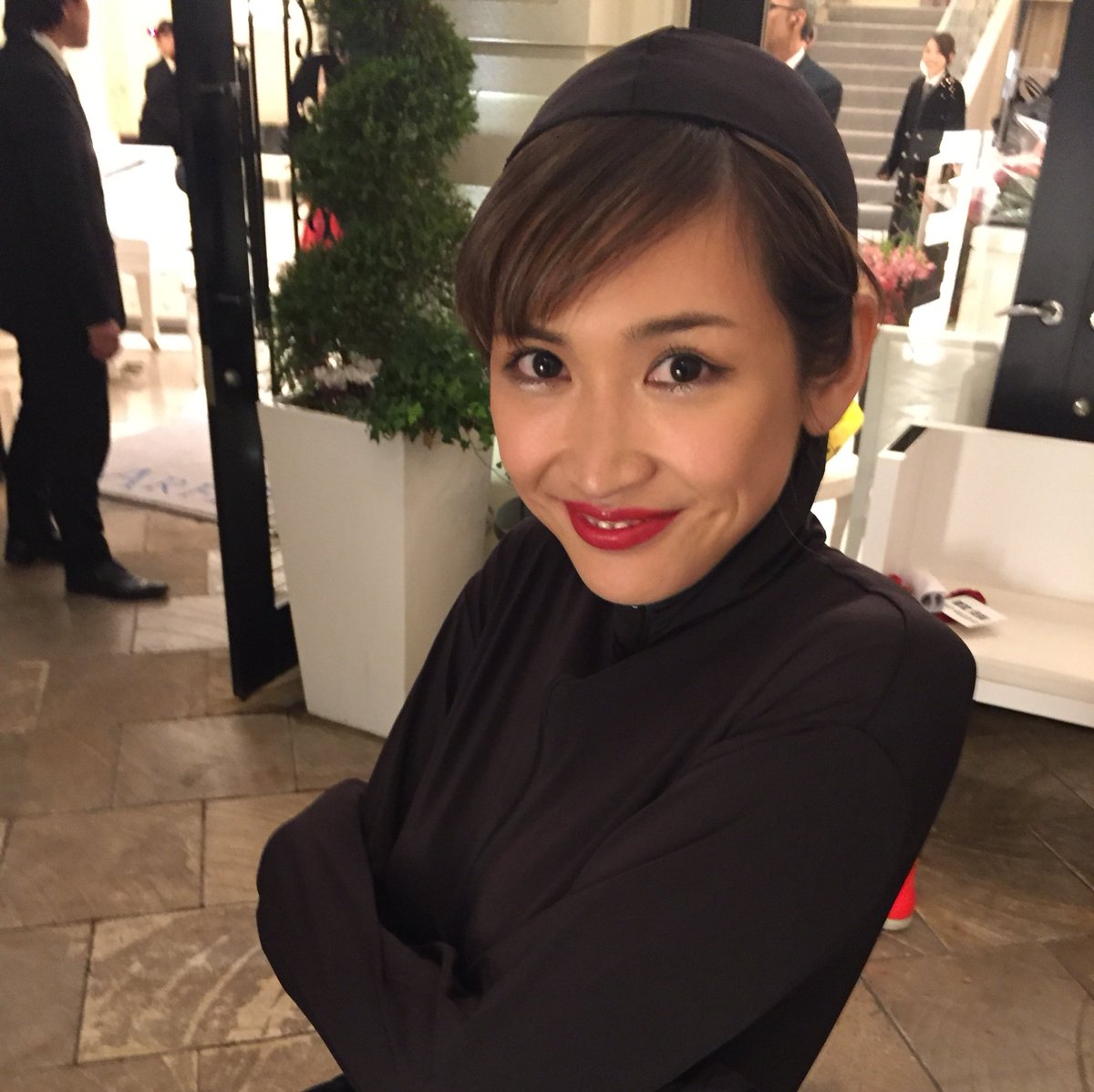 藤澤朋幸 放送作家 Ar Twitter 昨夜は 紗栄子 さん30歳のメモリアルを祝した誕生日パーティー 自分が台本を書かせていただきました 顔も 人柄も めちゃくちゃ可愛いかった クライマックスは 全身タイツでバースデーケーキにダイブ おめでとうござい