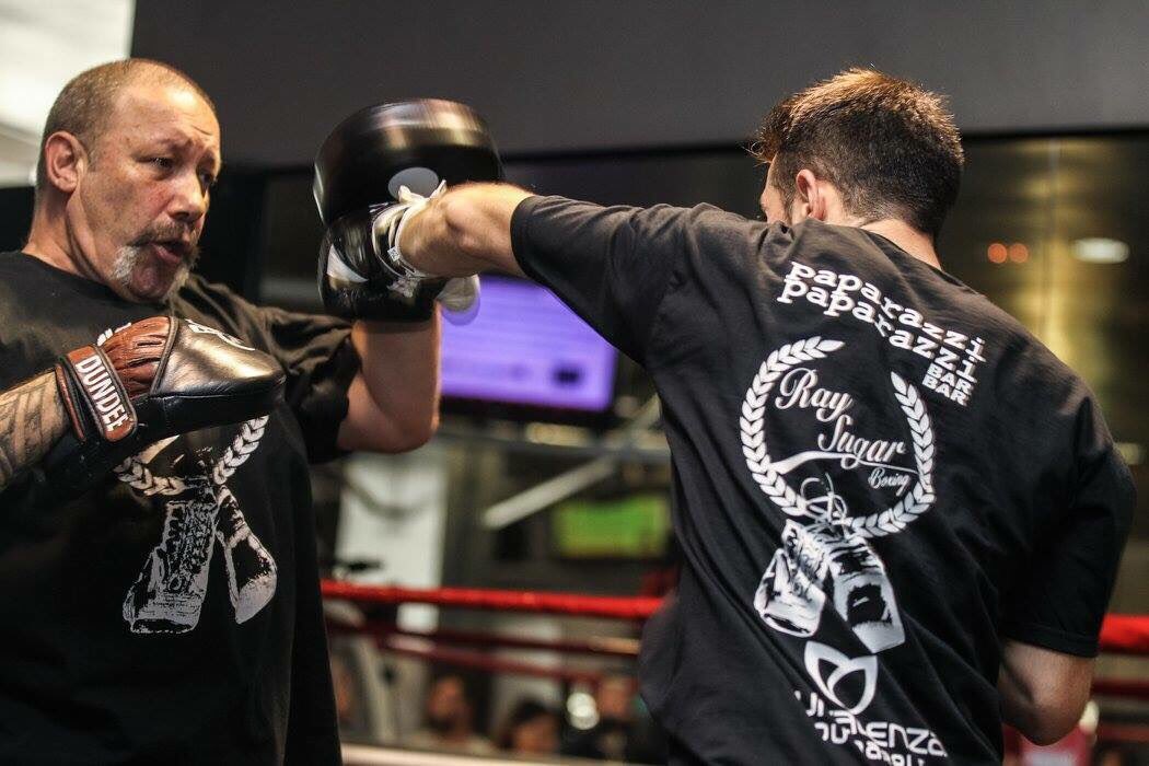 sandormartin's tweet photo. ¡¡#blackfriday en #raysugarboxing con descuento en más de 200 productos!!
C/ Góngora 38 (Barcelona)
¡No cierra al medio día!De 10-19h. https://t.co/7iITUq652g