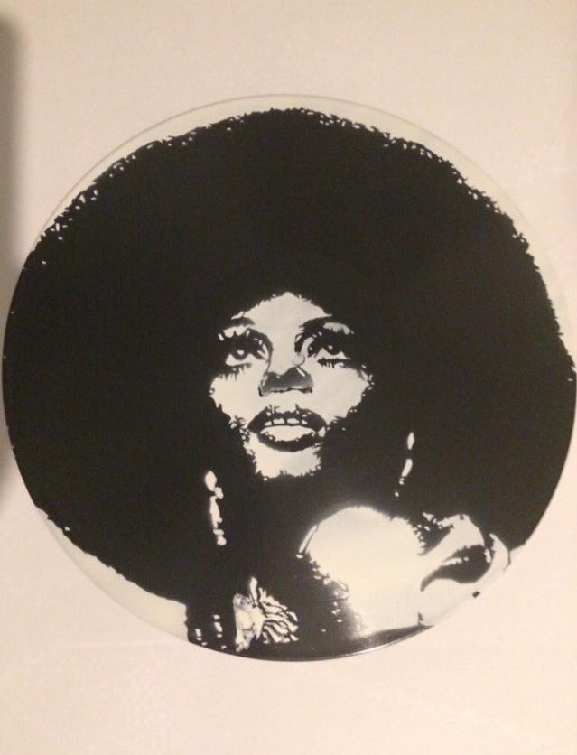 reddevangdast's tweet image. Little #birthday #present 
Miss @DianaRoss on #vinyl 
#spraypaint #stencil #blackandwhite #vinylcollection #aerosol #Motown #soul #music