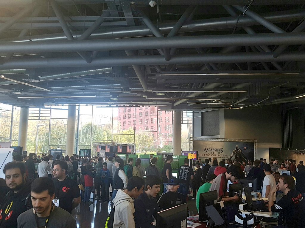 ChickenIndie's tweet photo. Segundo día en la @funandserious. Esto está hasta arriba! https://t.co/Xb1NDk0jsi