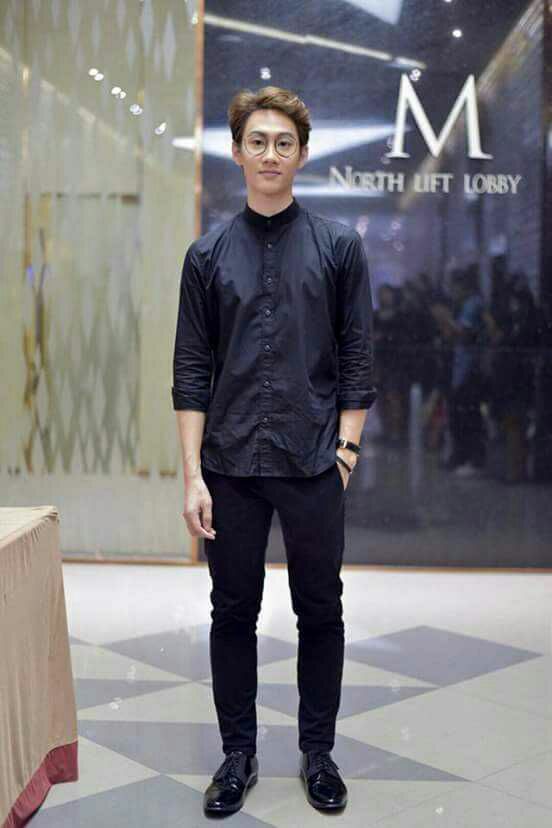 PratiwiGini's tweet photo. Very Handsome #captainchonlathorn https://t.co/h9gj2KBDMN