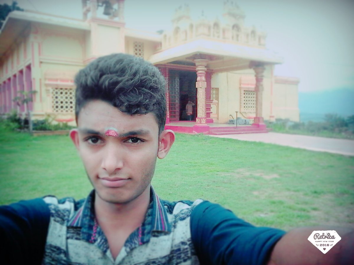Thusidaran1's tweet photo. Hindu boy in Sri Lanka😆😆😆 https://t.co/boenDhjGKc