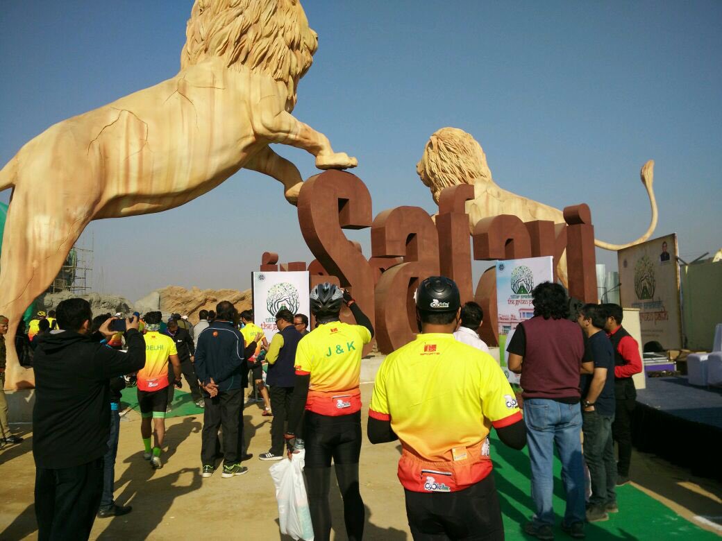 yadavakhilesh's tweet image. The first bicycle highway of India inaugurated at Lion Safari today with 150 riders of international &amp;amp; national repute and 2500 students.