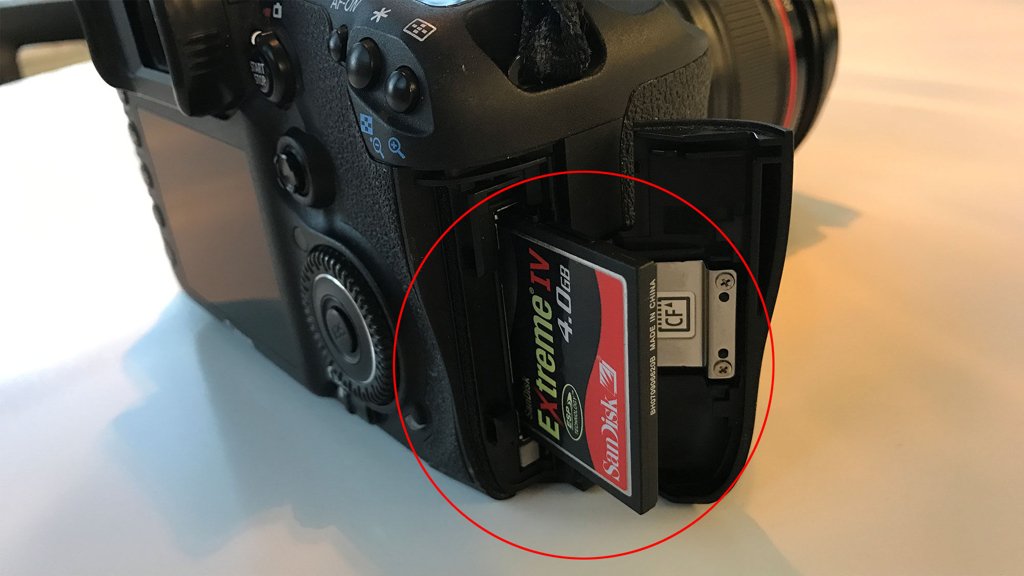 Nettavisen's tweet image. Bruker du fortsatt slike? Da har du snart et problem: nettavisen.no/nyheter/bruker… #compactflash #sandisk #cf