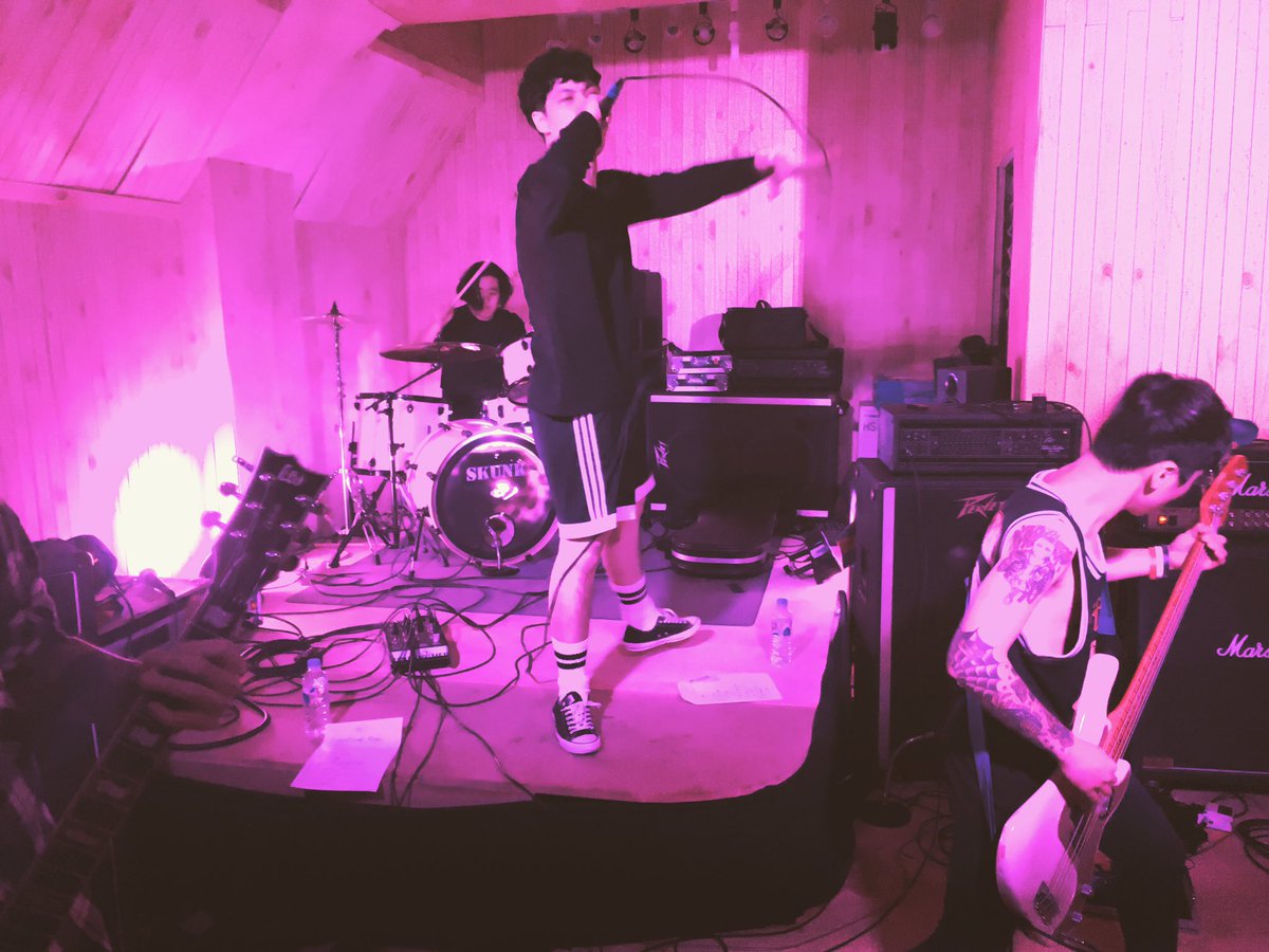 HxC_BlackMurder's tweet photo. Turn for Our 공연 시작 # TurnForOur #턴포아워 #TrueColor #SPITOUT #스핏아웃 #Skunkhell #스컹크헬 https://t.co/A8Oo0RKfXf