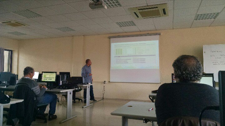 pacopf's tweet image. Hablando de vulnerabilidades con @ipenat en el taller de IDS de #secadmin2016