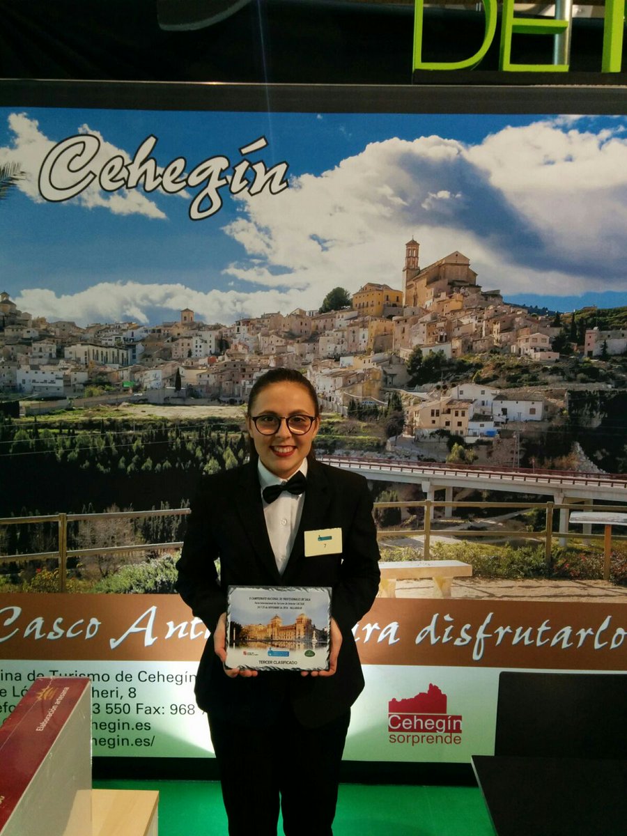 ceheginturismo's tweet photo. Angela Molina del "Restaurante el Sol"de #Cehegin ha sido tercera de España en el X Certamen Nacional de Maitres y Profesionales de Sala. https://t.co/8kY2q44uBP