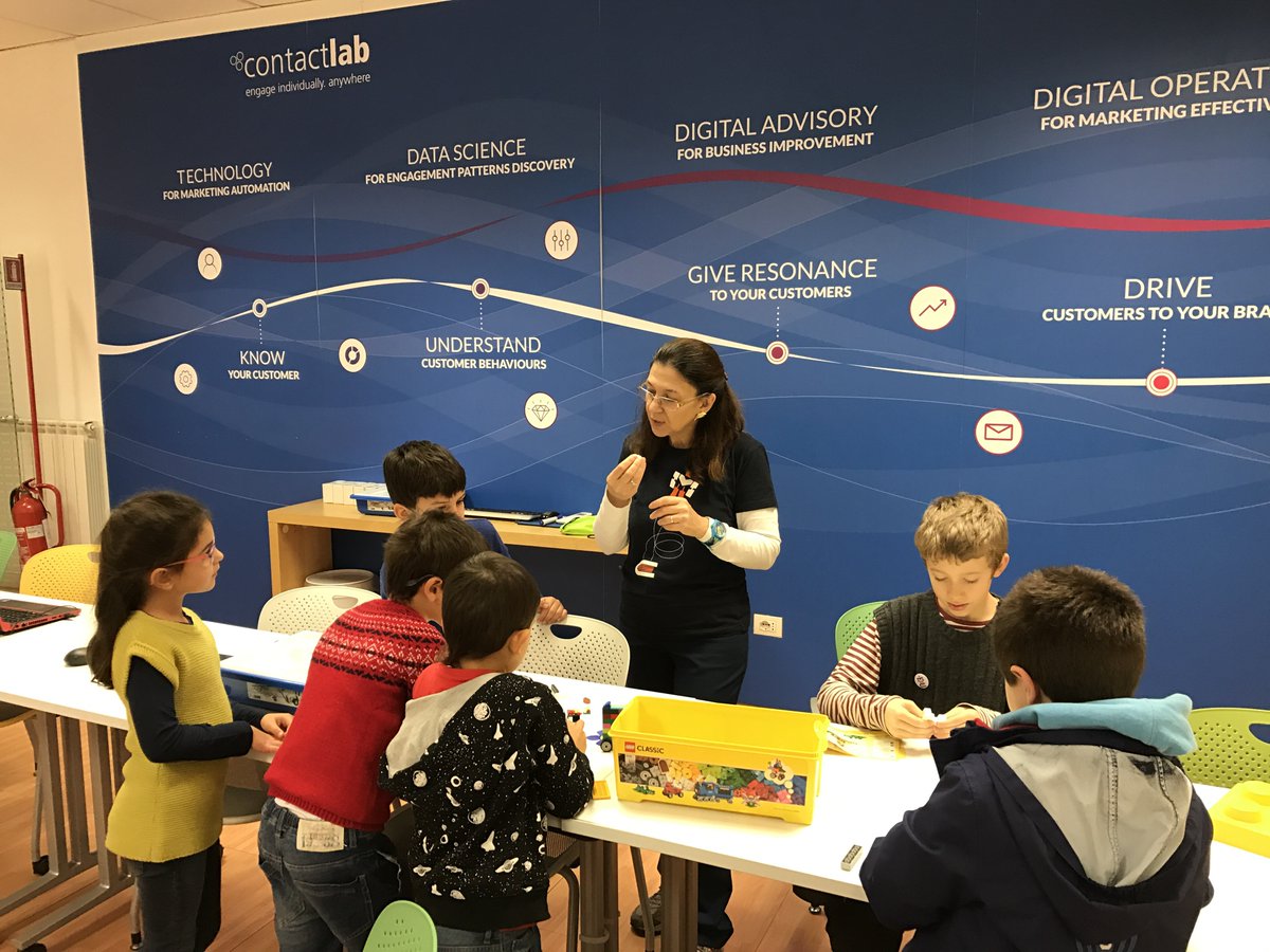 mastercoder_it's tweet image. E se imparassimo le tabelline con le costruzioni Lego? Succede ora a #MasterCoder prima di iniziare a programmare con Lego Wedo!