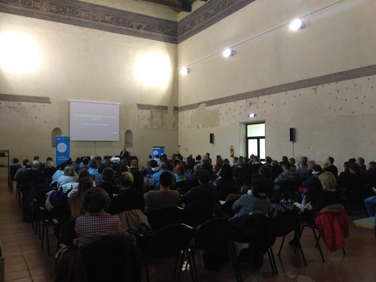 ComuneDiFerrara's tweet photo. Sold out la lezione di educazione civica digitale di @RudyBandiera! #ADFerrara https://t.co/d6Yje6HuIc