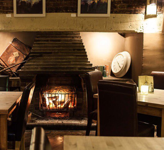 ditchlingbull's tweet photo. It’s a pretty nice place to spend a winters weekend #cosy #fire #eat #drink #relax #weekend #goals #ditchling #Southdowns #sussex #innplaces https://t.co/irbOsIqCJb