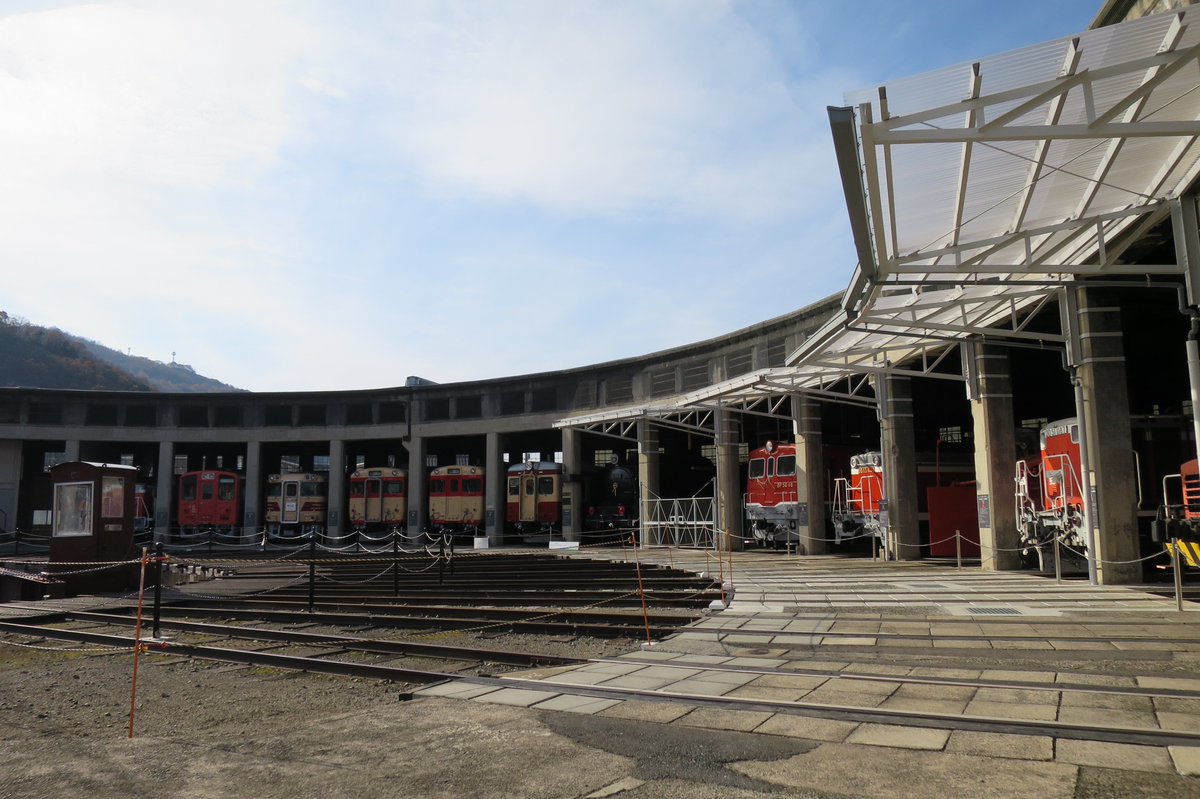 h164kom's tweet photo. 古き良き、機関車
#扇形機関車庫 #roundhouse #操車場 #stagingplace #railway
#Railroads #ディーゼル機関車 #DL #diesellocomtive #蒸気機関車 #SL #steamlocomtive https://t.co/TkU62lfcXo