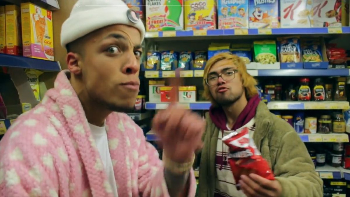 C202Media's tweet photo. Did you spot Dorito Guy in @AfghanDan_ 's New Vid #DONTCHATSHIT ? #DoritoTakeover 💥👌🏼 @stxnton https://t.co/itfEodY5p5