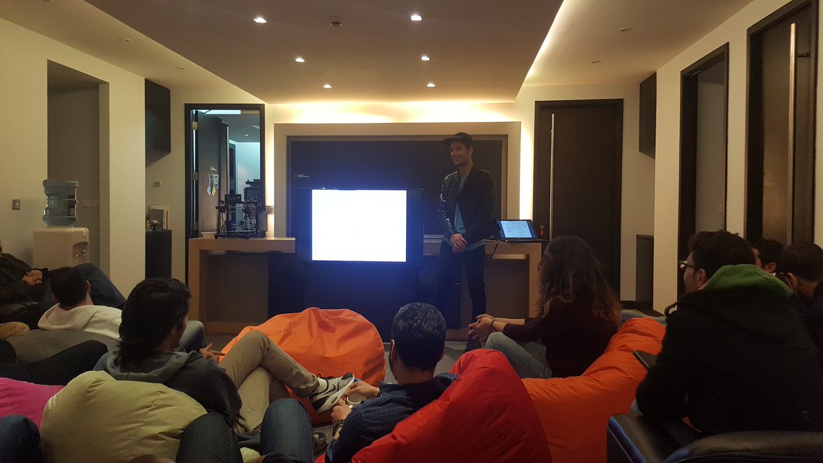 IntegralReality's tweet photo. Pitching ideas for the #ideathon!
#LifeAtMixed #innovation https://t.co/BF4iFxySXU