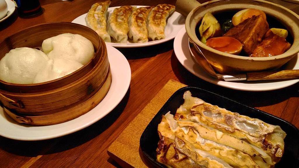 tw_rakkostyle's tweet photo. 仕事仲間のT君とランチ😊。棒餃子おいしかったです。👍✨ #休日お出かけ #ランチ #中華料理 #餃子 #棒餃子 #紅虎餃子房 #豚まん #chinesefood #chineser… https://t.co/XHgCcwgLyf https://t.co/z197mKXRrO