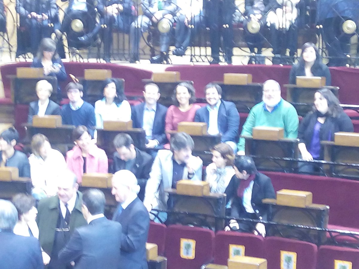 Pampurri's tweet photo. Representantes del grupo parlamentario de @PodemosEuskadi_ sonrientes y brillantes en Gernika.Orgullo!@ahorapodemos https://t.co/ltIemaADY4