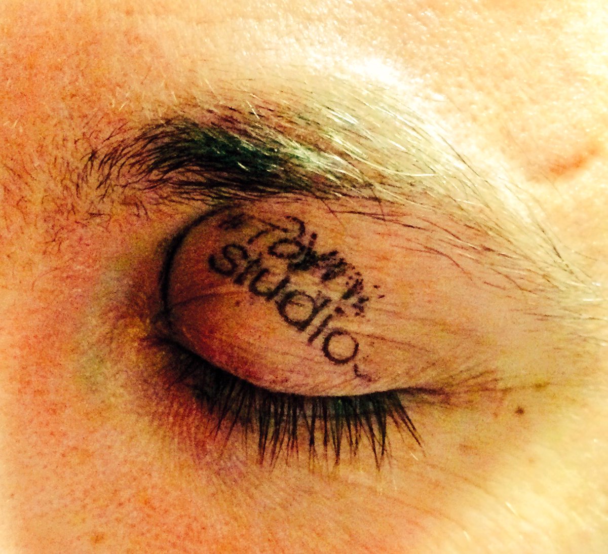 SacredHomelands's tweet photo. Last night @Skelmz stamped me on the EYE. Beat that @alitoffan! (For safety, maybe wait until after your show though..) #SacredHomelands. https://t.co/ezN7lQlULW