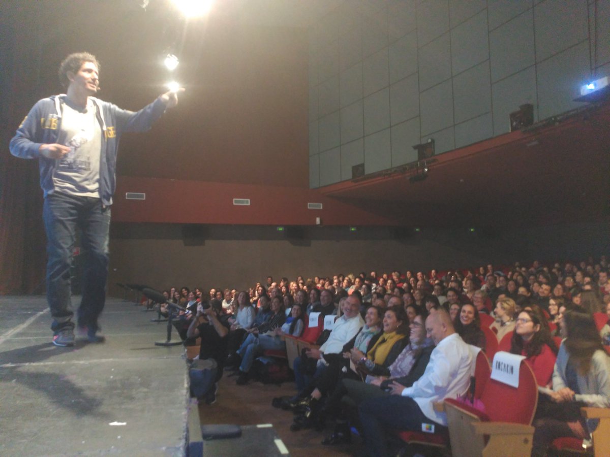 reloademotions's tweet photo. Hay que ser un ejemplo para los niños que tenemos en el aula @cccesssarrr #Remociona la Educación https://t.co/j7NpoX9D45