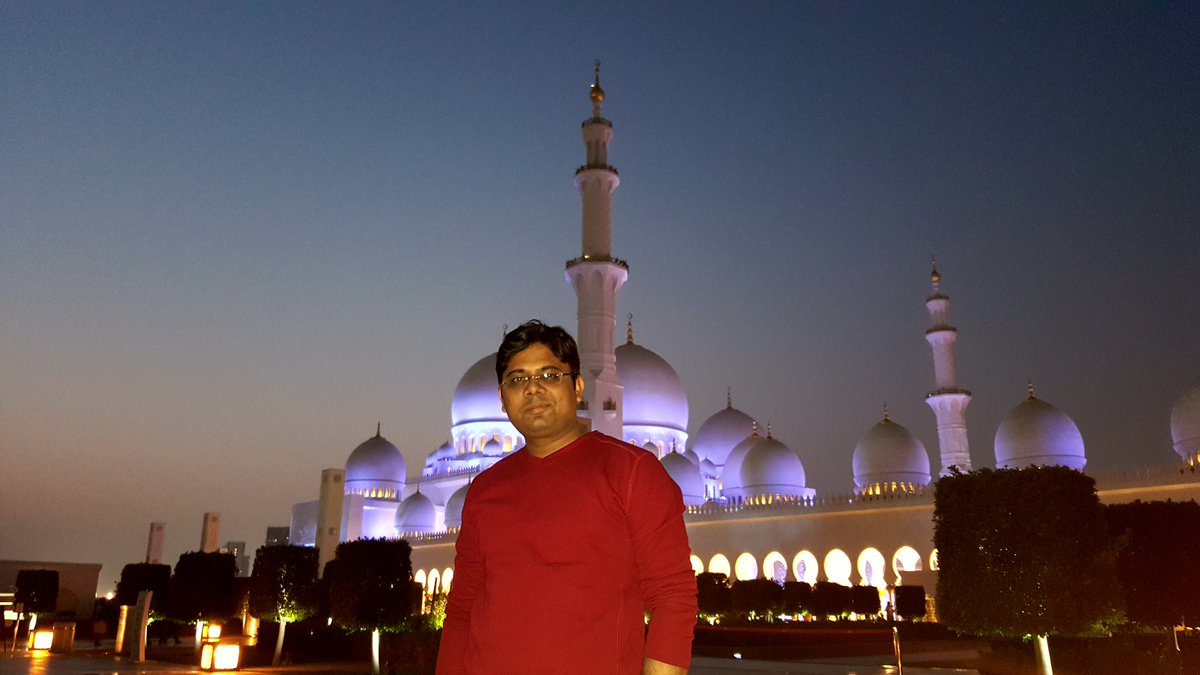 Jachattha's tweet photo. Inside and outside of beautiful #Shaikhzayedgrandmosque ....#AbuDhabiTour https://t.co/VYHAfebVSv