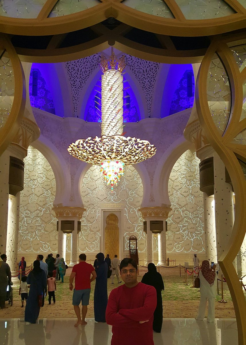 Jachattha's tweet photo. Inside and outside of beautiful #Shaikhzayedgrandmosque ....#AbuDhabiTour https://t.co/VYHAfebVSv