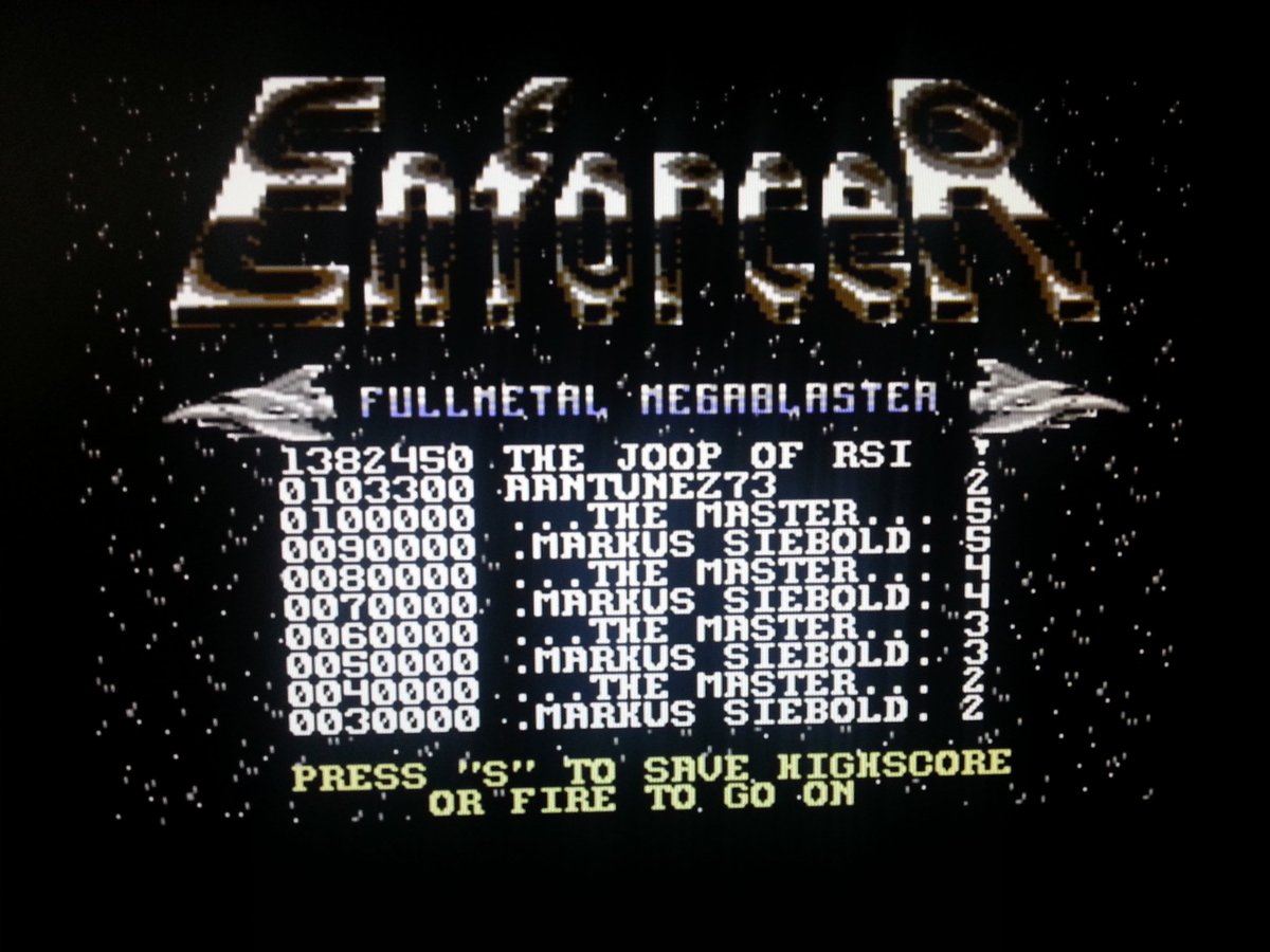 aantunez73's tweet photo. Mi segunda partida para #laretrosemana de @CommodoreSpain #Bitacoras15. Esta vez con la raspberry + pad. No siento mi dedo pulgar XDDD https://t.co/WPoLG4BlBL