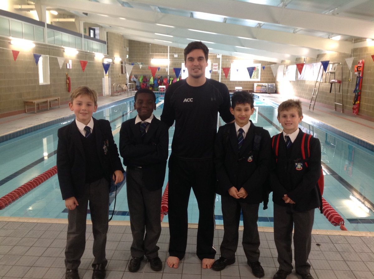 MPS_Sport's tweet photo. Technique analysis with Old Boy Rob Holderness @MillfieldSwim his last session @MillfieldPrep #passingtheknowledge #inspire 🏊🏼@SwimWales https://t.co/dJVSIcydpg