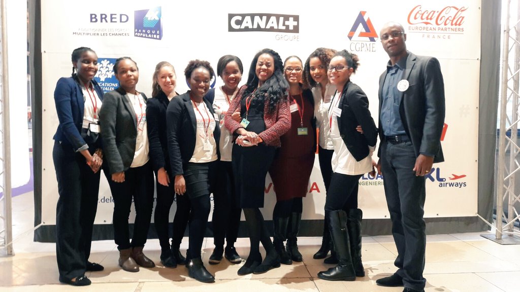JeuneOutreMer's tweet photo. L'équipe de #JOM au complet ! Avec @JMMormeck ! #ForumEgalitéEmploi #Emploi #Stage #CoachingRH et bonne humeur ! https://t.co/6nNKcanAp7