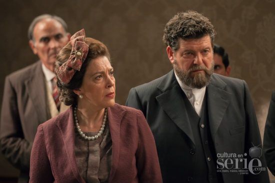culturaenserie's tweet photo. Sol muere envenenada, del 28 al 1 de diciembre en ‘El secreto de Puente Viejo’ https://t.co/BoGdnKAqnq https://t.co/q5bRosRQVg