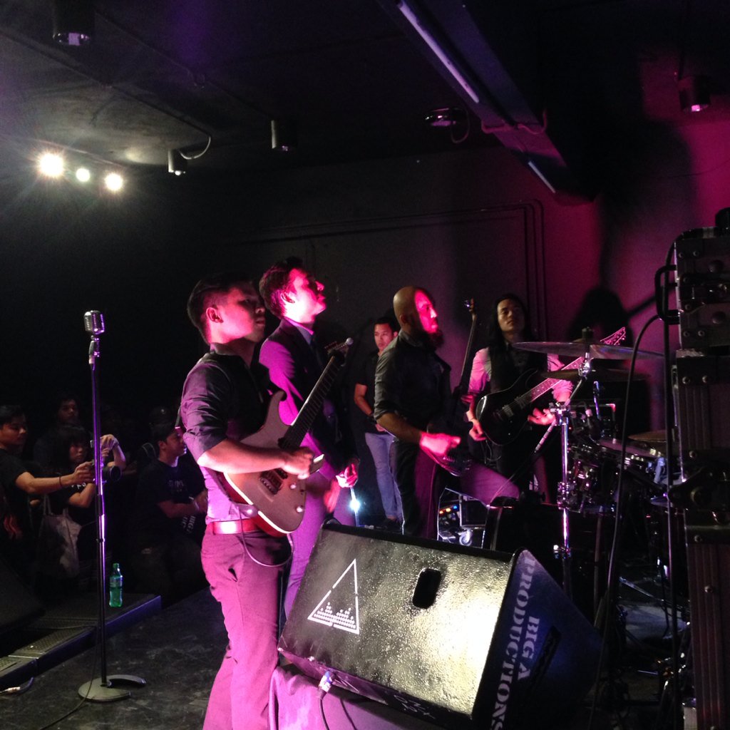 LIVE UPDATE : @restraintmyhc 'RISE ABOVE HATE' Album Launch Showcase.
.
#thasmoosh #restraintmyhc #hc