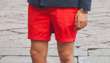 Spudfire's tweet photo. @AlesterW RT @thedailymash: Man wearing f*cking shorts https://t.co/b0GRP09DU7 https://t.co/dNmfPdMBDn