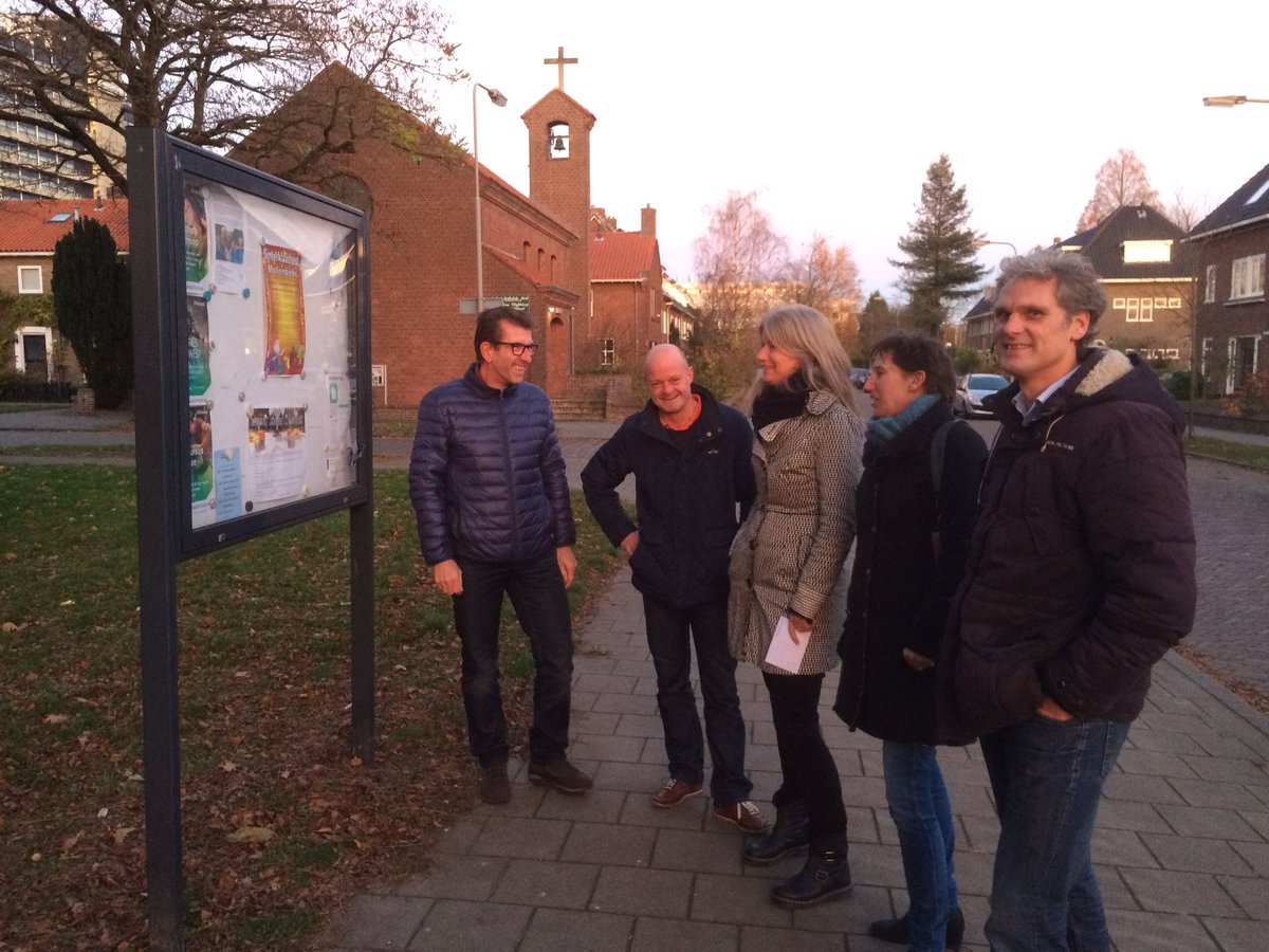 bertroete's tweet photo. Op pad met Molenbekers en #Wijkteam #Leefomgeving @gemeentearnhem @Molenbeke laten zien. #wateroverlast blijft centrale thema @anjahaga https://t.co/babIgrGqwh